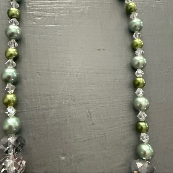 Beautiful Beaded Necklace - Picture 7 of 7